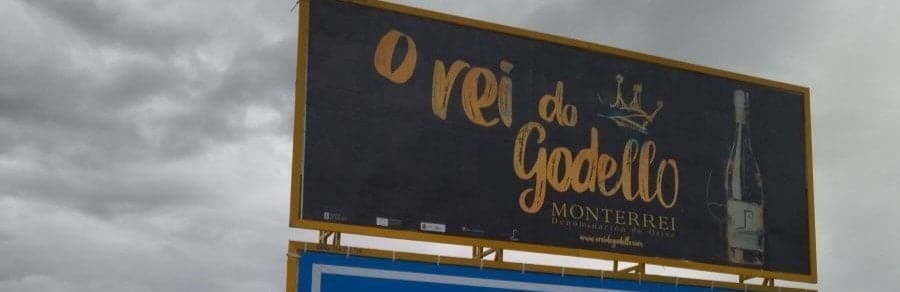 a billboard that reads "Monterrei, O rei do Godello"